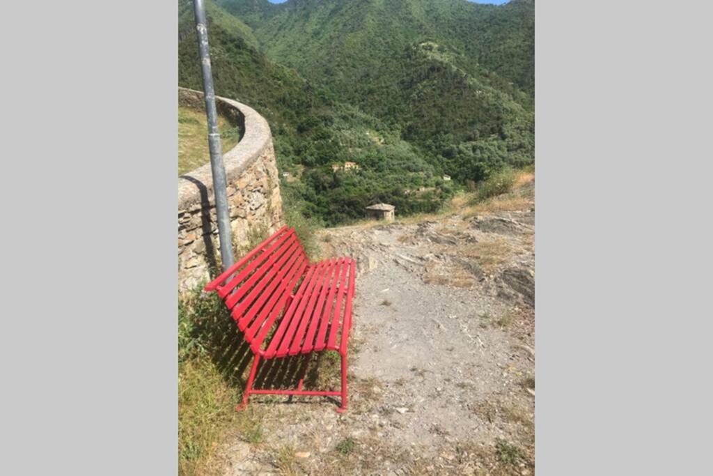 Alloggio U Sportegu Da E Monti A Giaia 바달루코 외부 사진